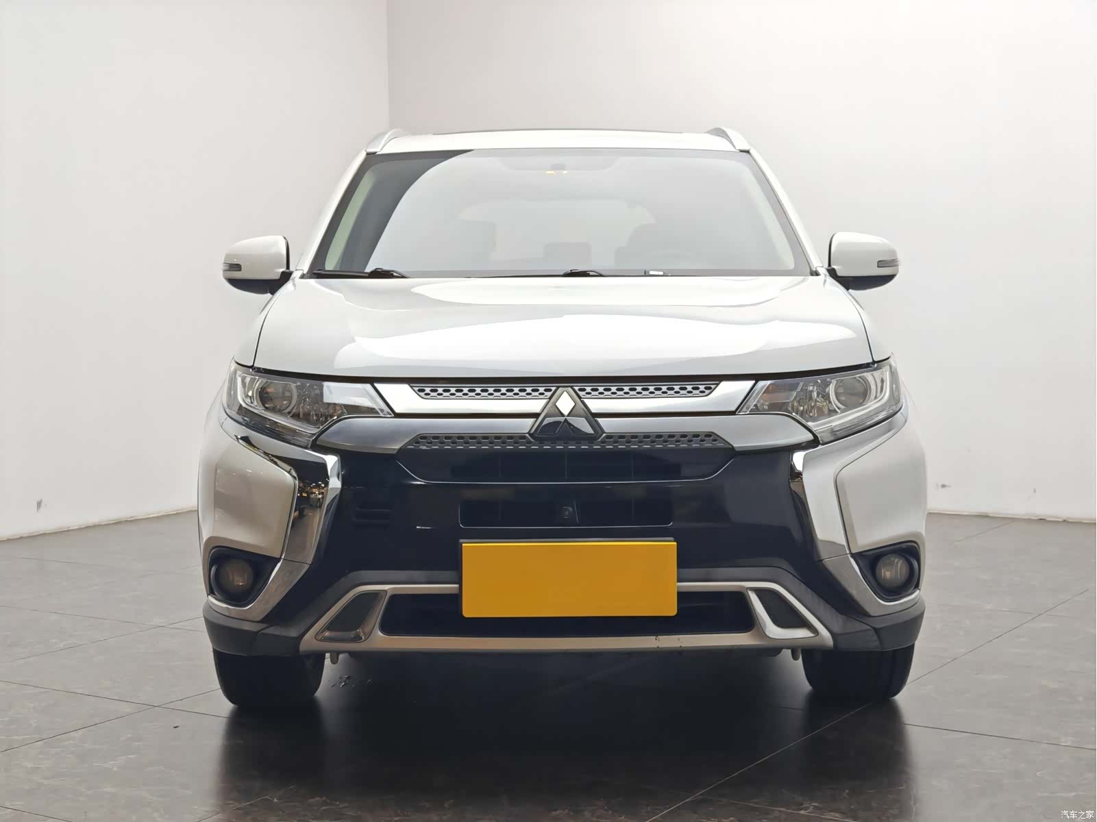 Mitsubishi Outlander, 2020 все фото