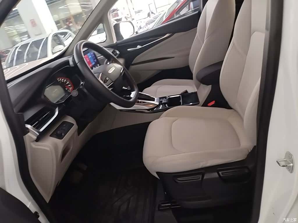 Maxus G50, 2022 15
