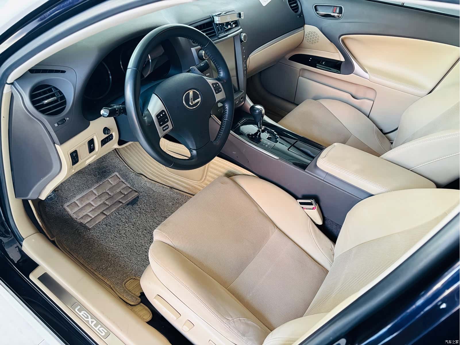Lexus IS, 2012 7