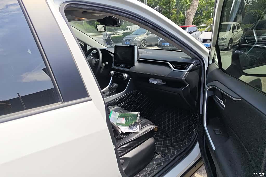 Toyota RAV4, 2020 8
