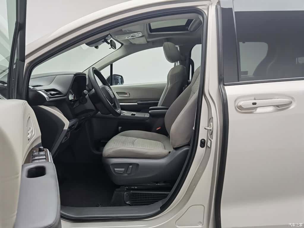 Toyota Sienna, 2023 10