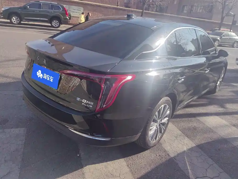 Hongqi E-QM5