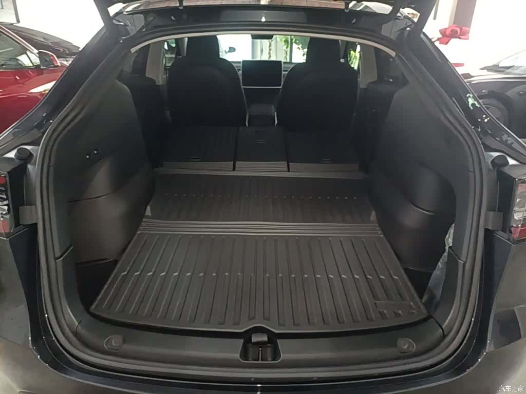 Tesla Model Y, 2024 19