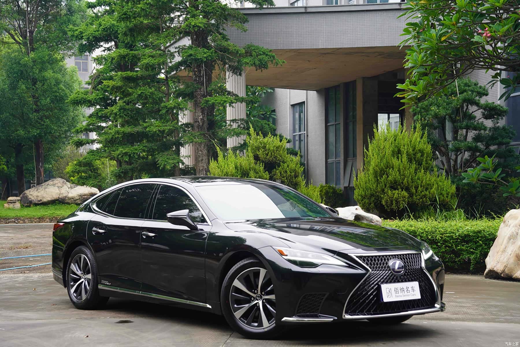 Lexus LS, 2022 4