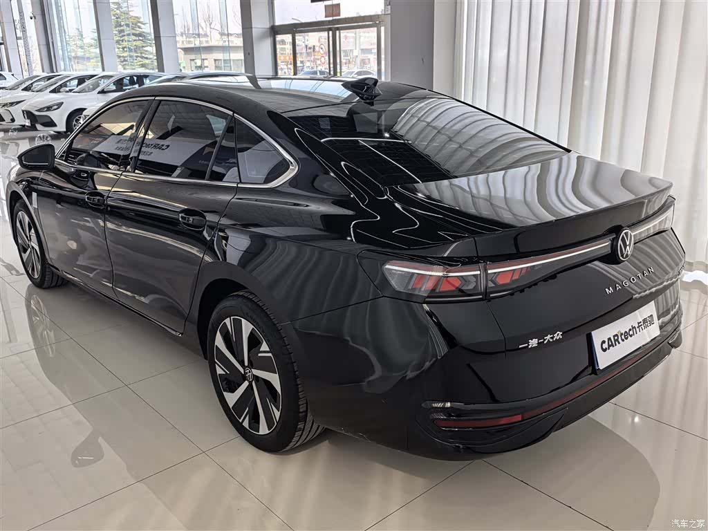 Volkswagen Magotan, 2025 4