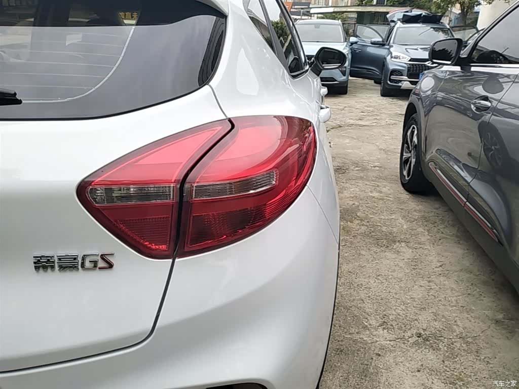 Geely Emgrand, 2020 8