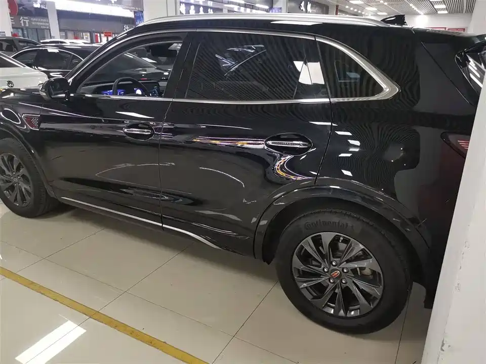 Hongqi HS5