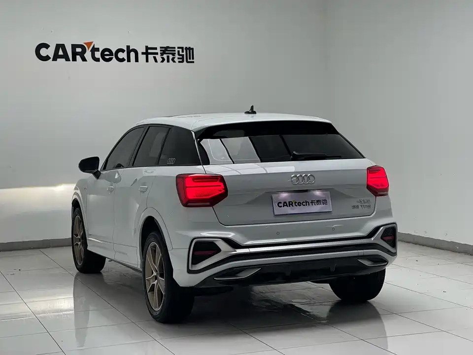 Audi Q2L