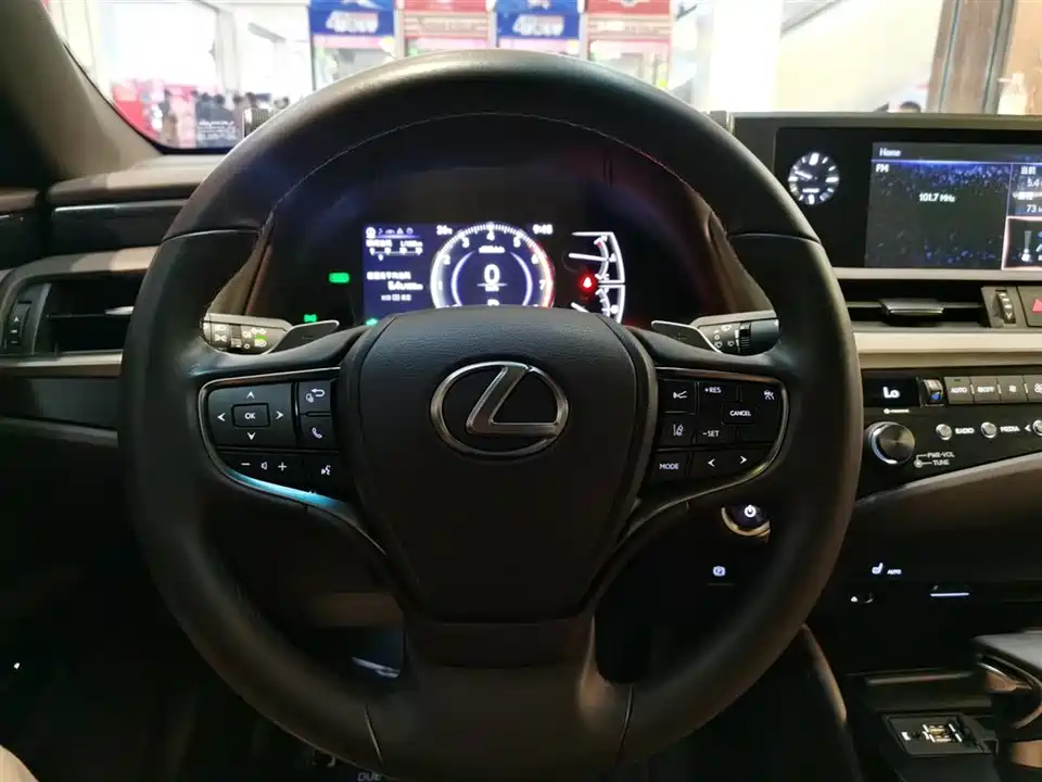 Lexus ES