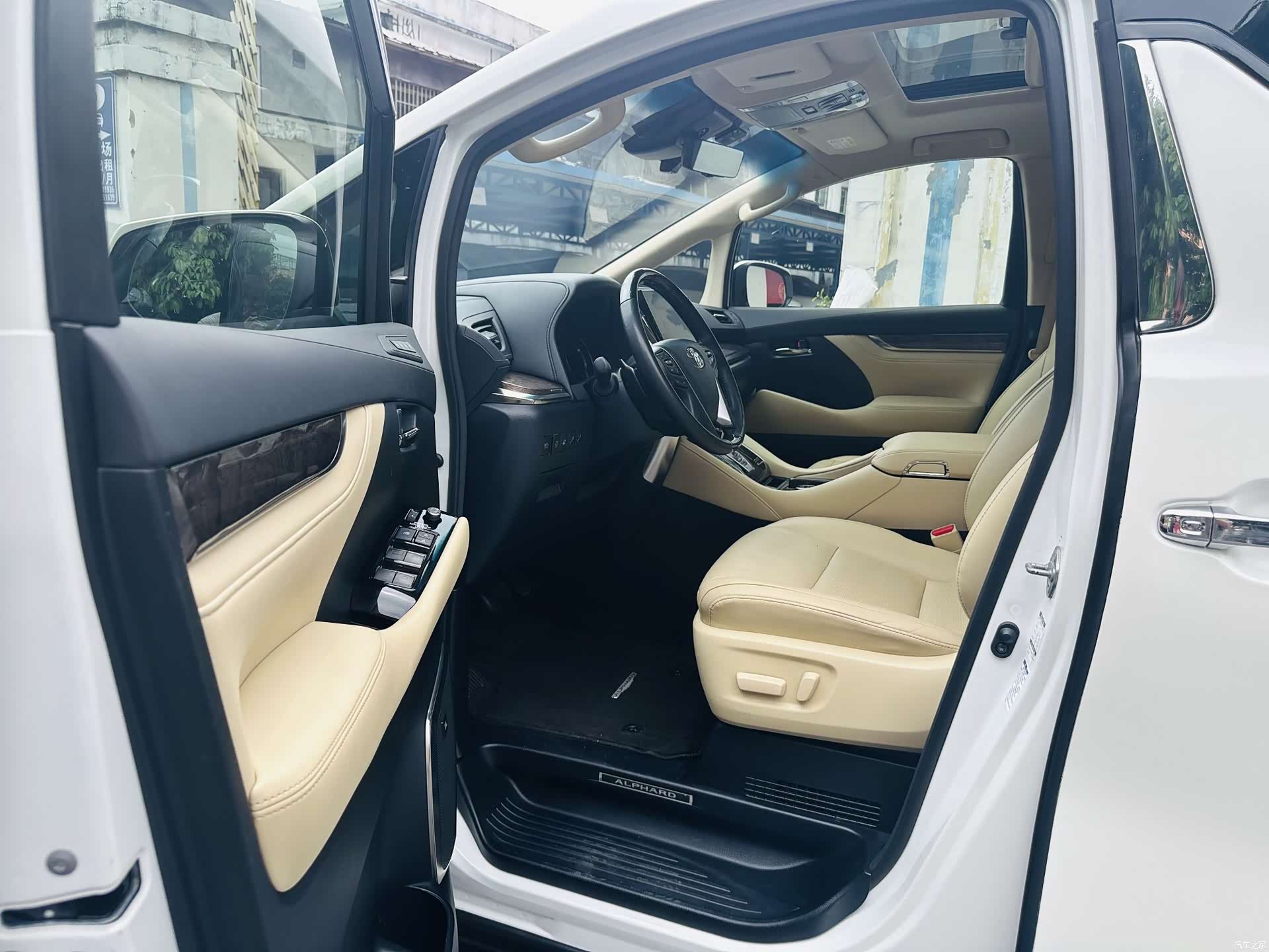 Toyota Alphard, 2023 8