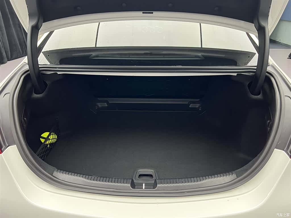 Mercedes-Benz C-Class, 2023 10