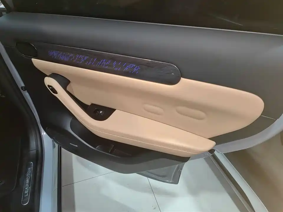 Leapmotor C11