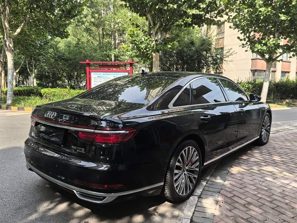 Audi A8