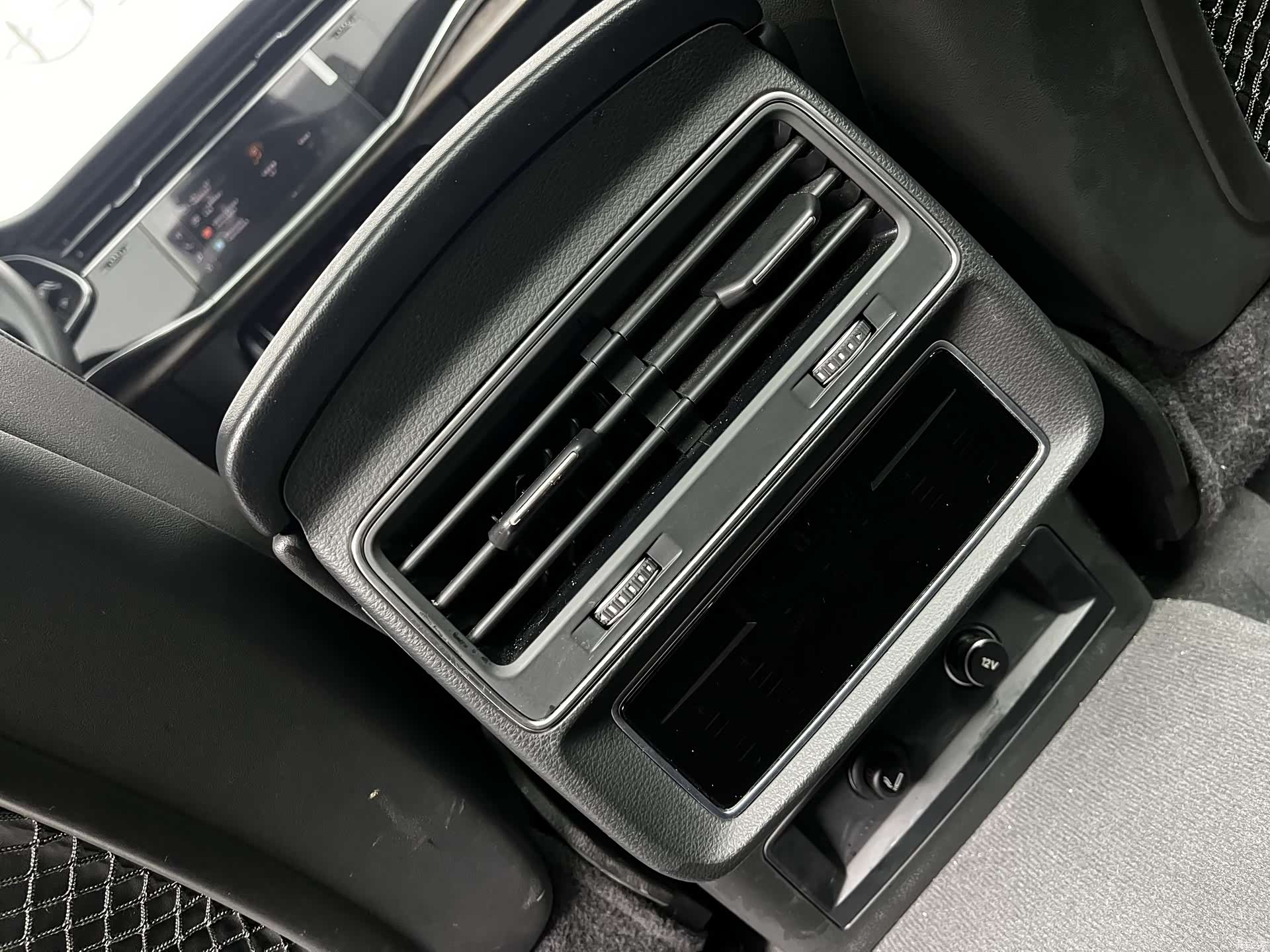 Audi Q7, 2023 9