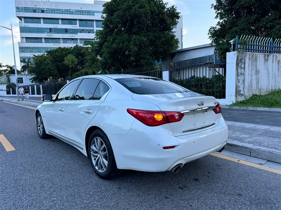 Infiniti Q50L