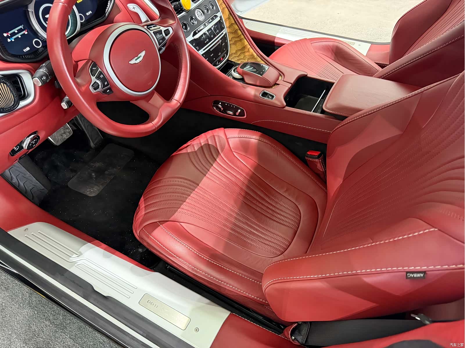 Aston Martin DB11, 2018 9