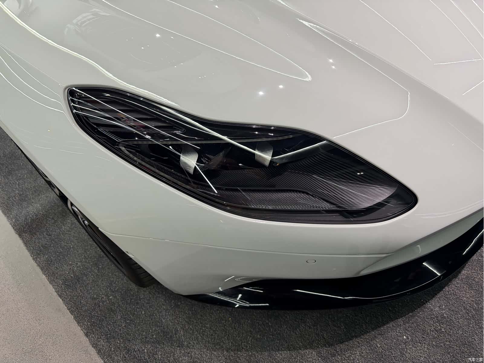 Aston Martin DB11, 2018 31