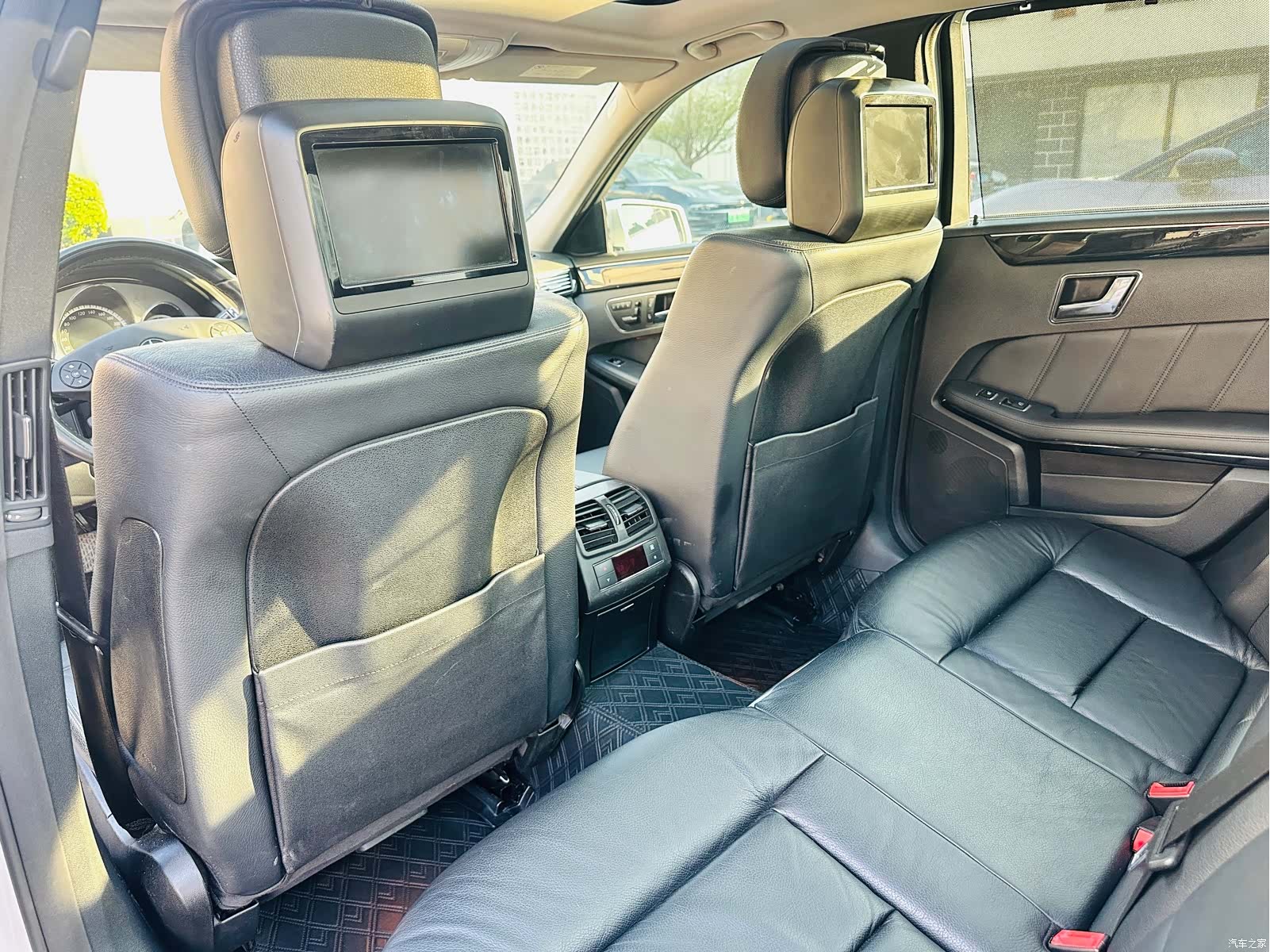Mercedes-Benz E-Class, 2010 26