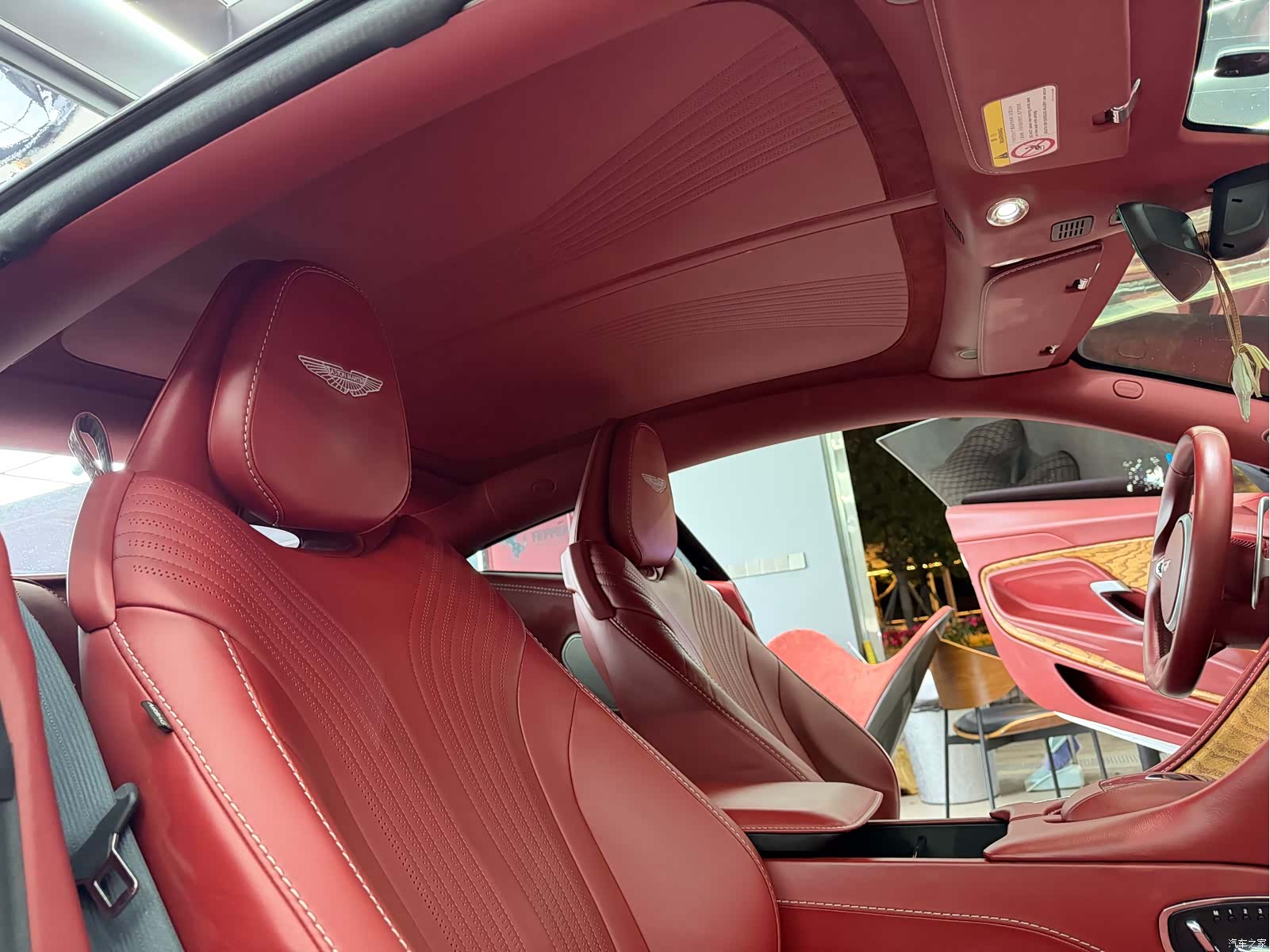 Aston Martin DB11, 2018 14