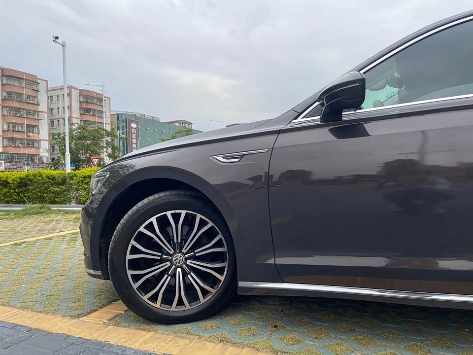 Volkswagen Huiang