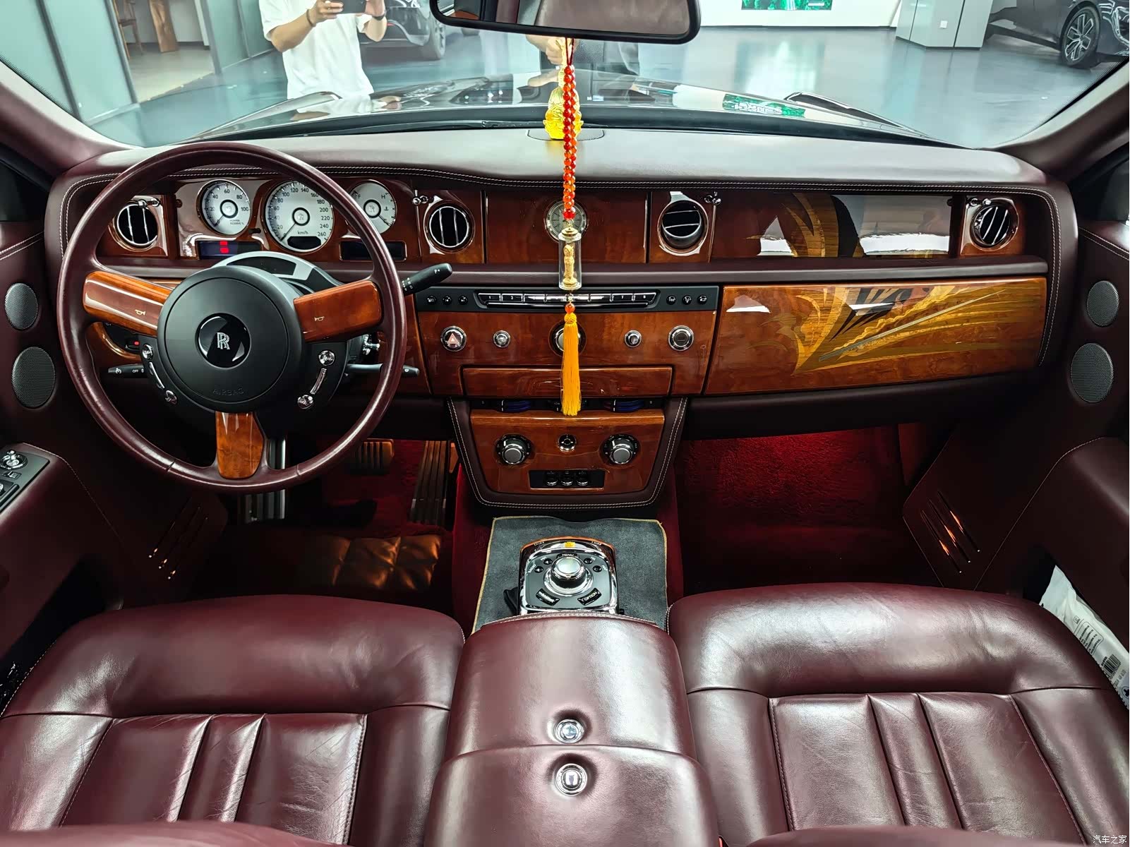 Rolls-Royce Phantom, 2016 12