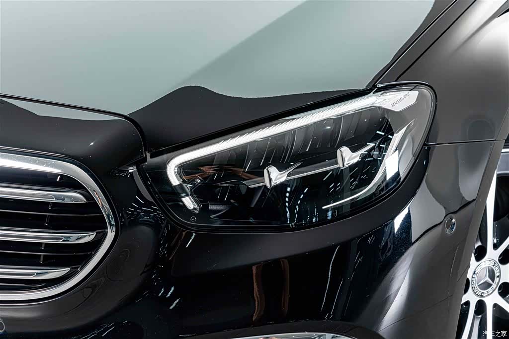 Mercedes-Benz E-Class, 2022 4