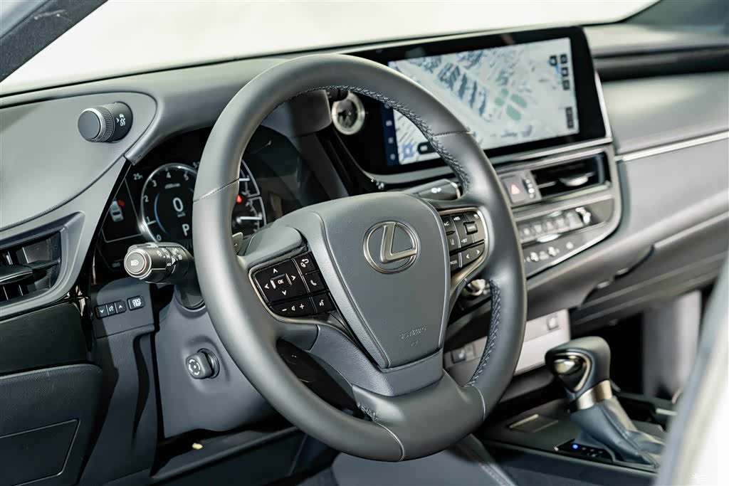Lexus ES, 2024 10