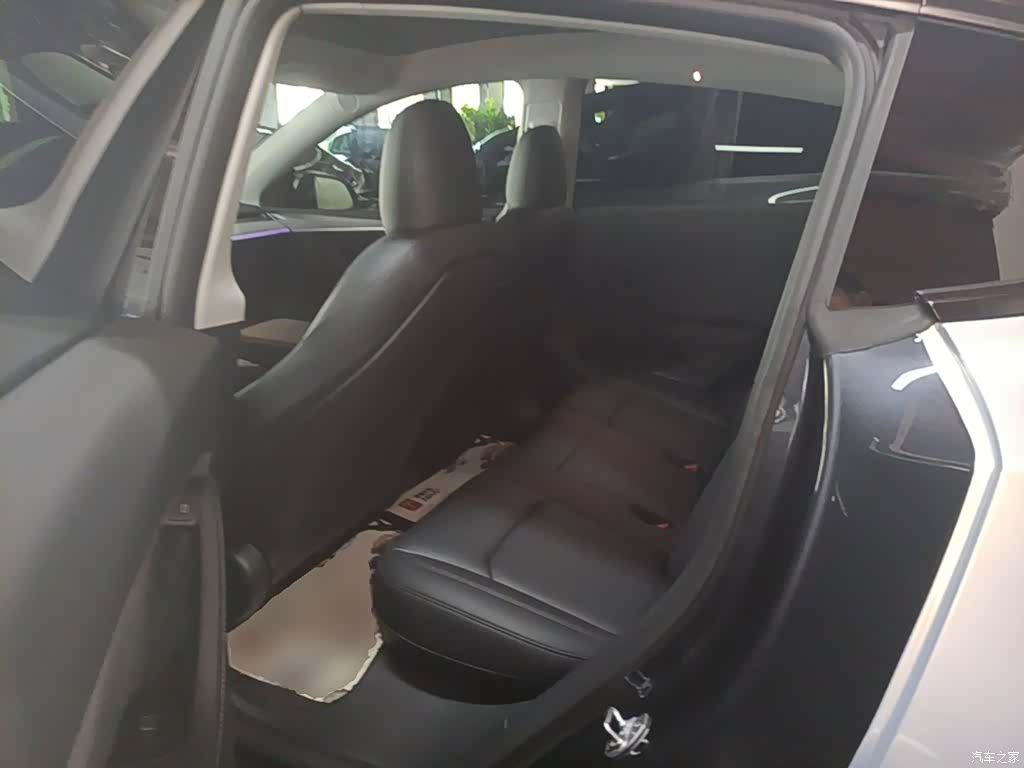 Tesla Model Y, 2024 17