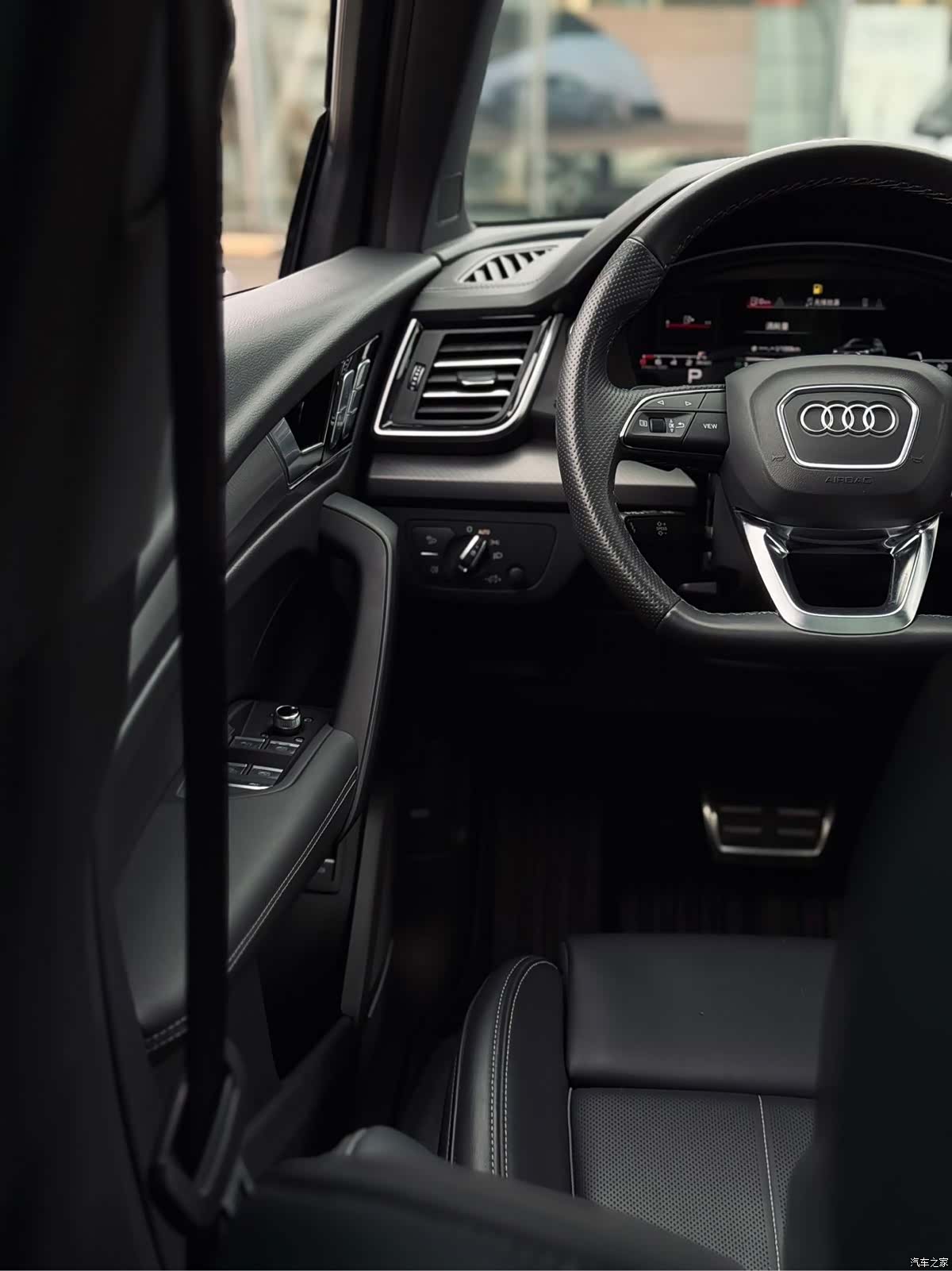 Audi Q5L, 2025 10