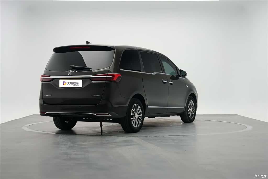 Buick GL8, 2022 3