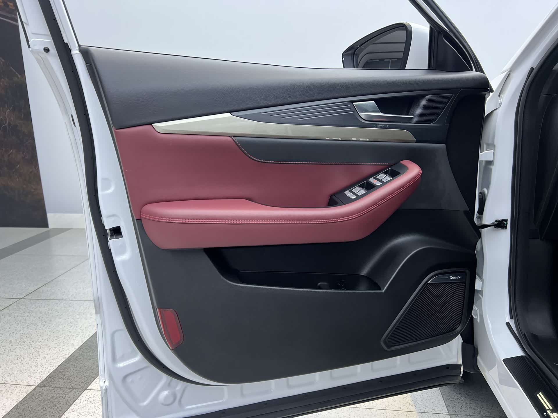 Jetour X70, 2023 10