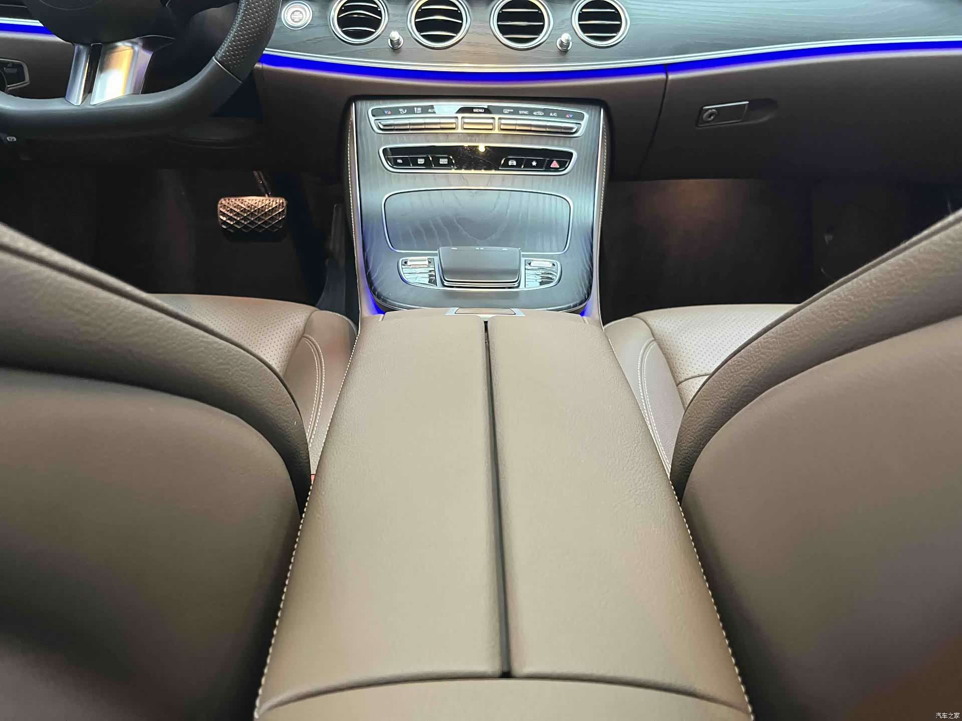 Mercedes-Benz E-Class, 2024 15