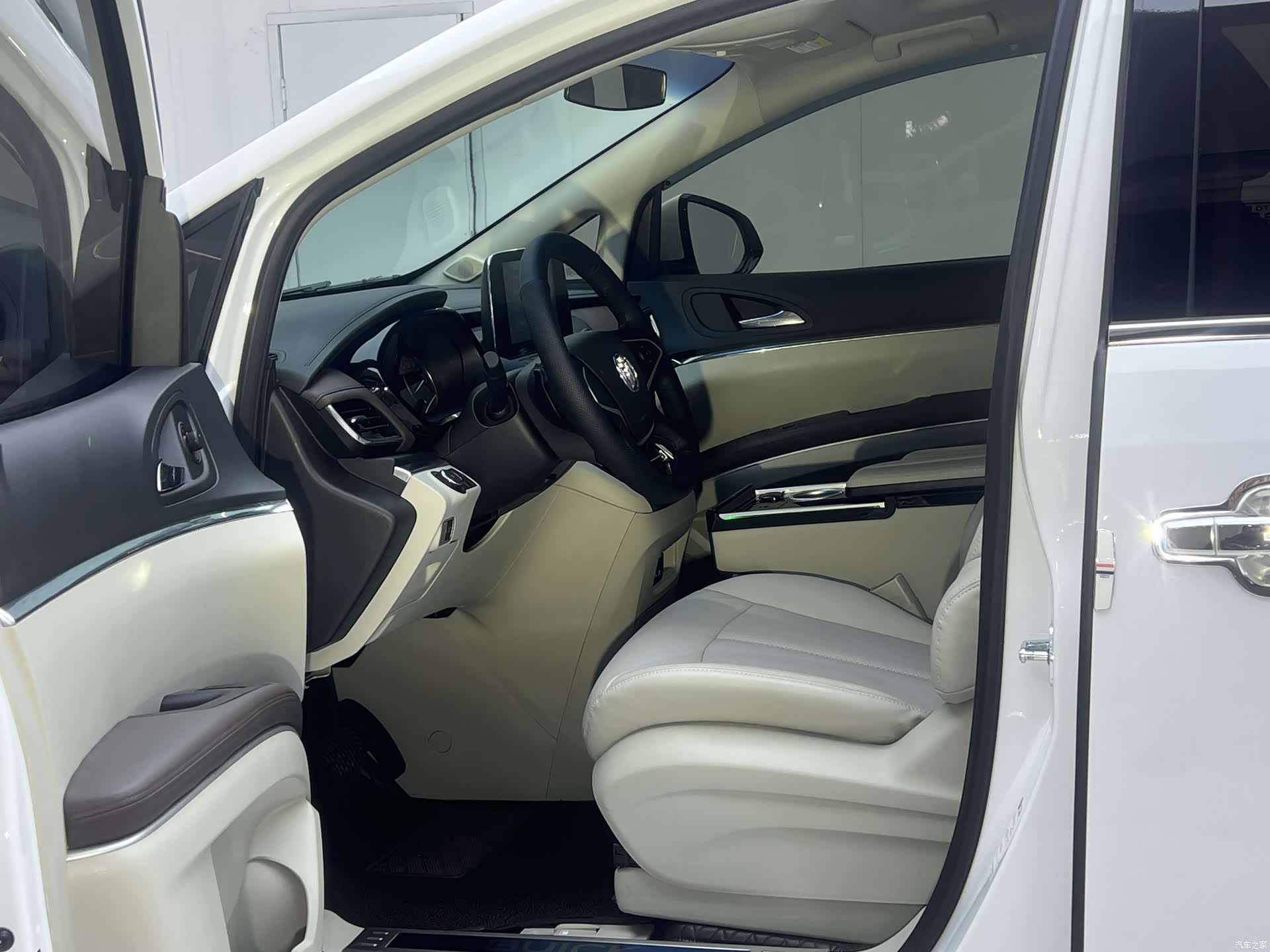 Buick GL8, 2025 25