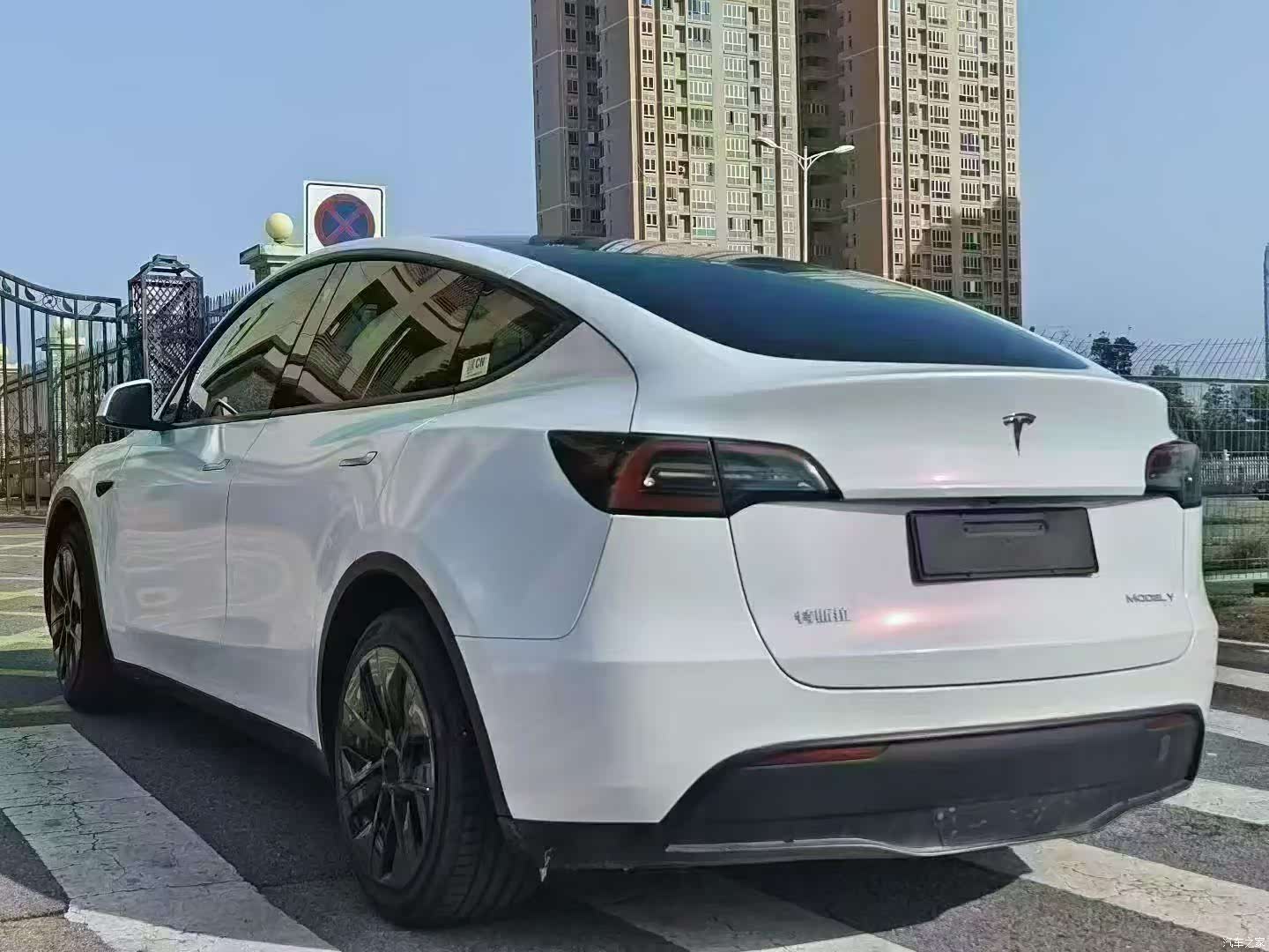 Tesla Model Y, 2021 4