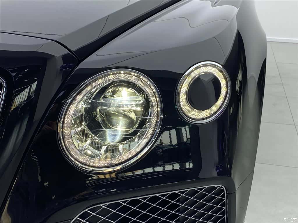 Bentley Bentayga, 2018 33
