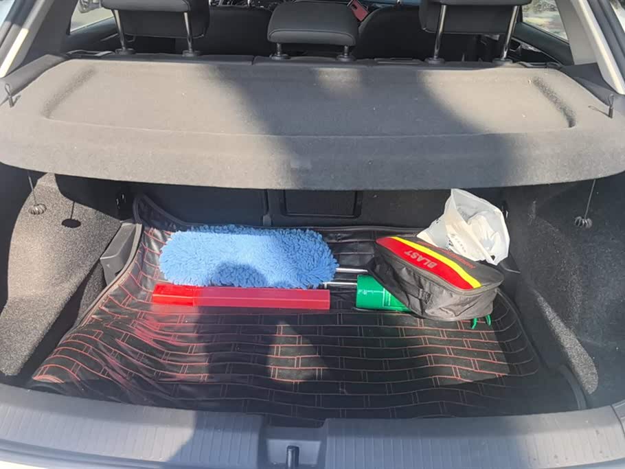 Volkswagen T-ROC exploring Songs