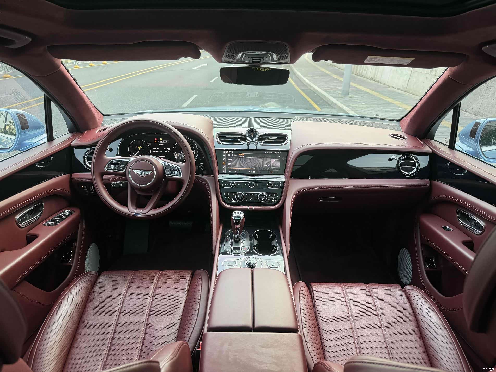 Bentley Bentayga, 2021 6
