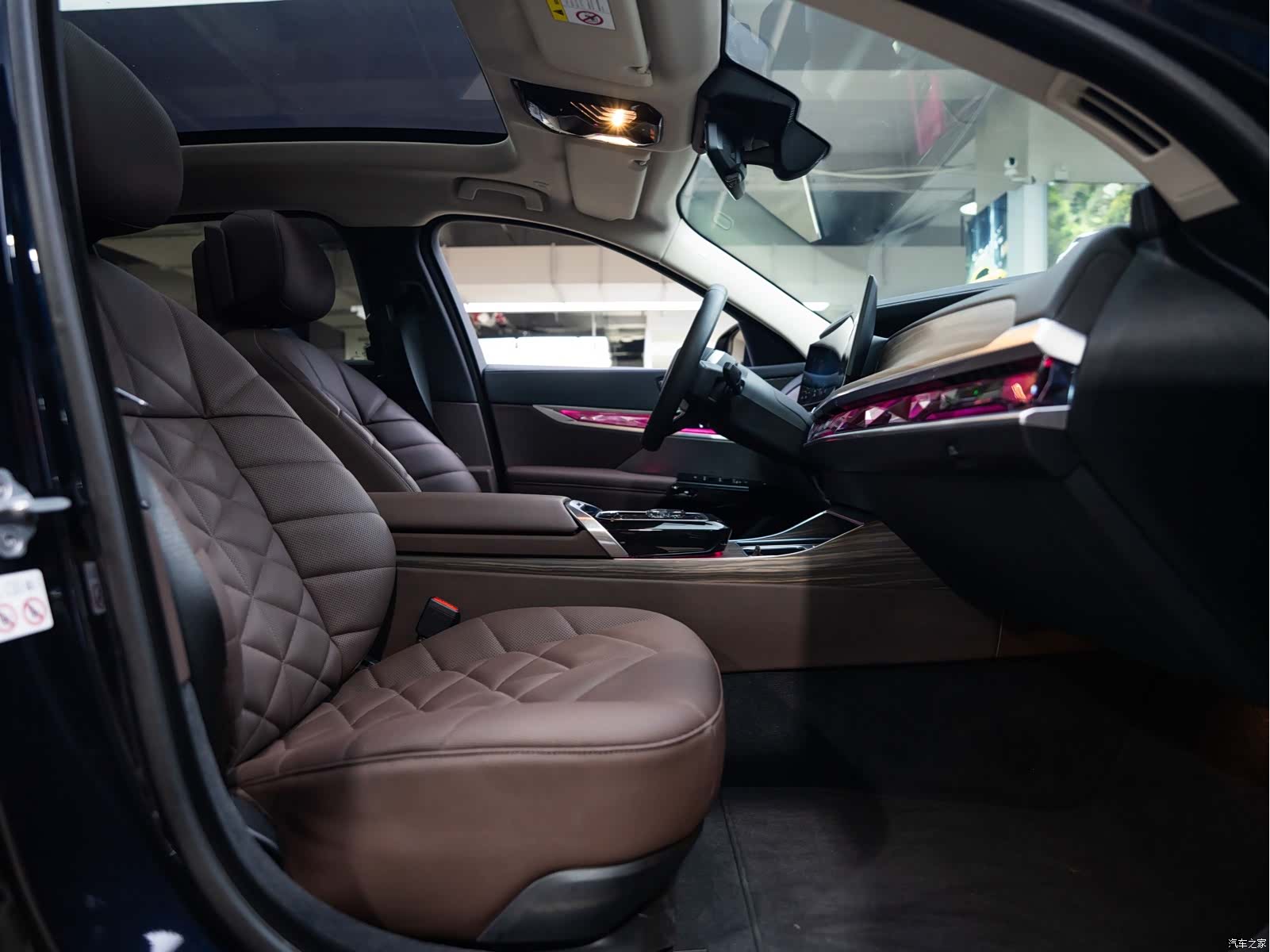 BMW i7, 2024 23