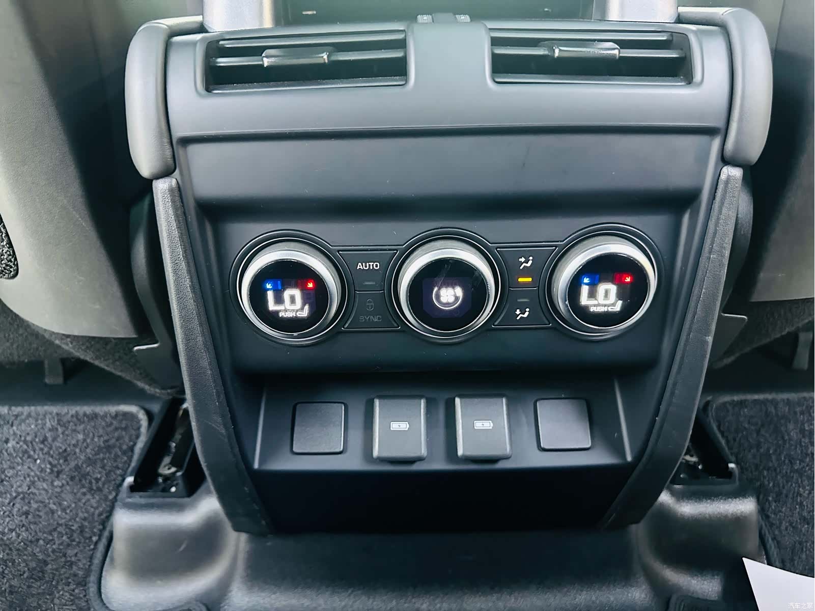Land Rover Defender, 2023 18