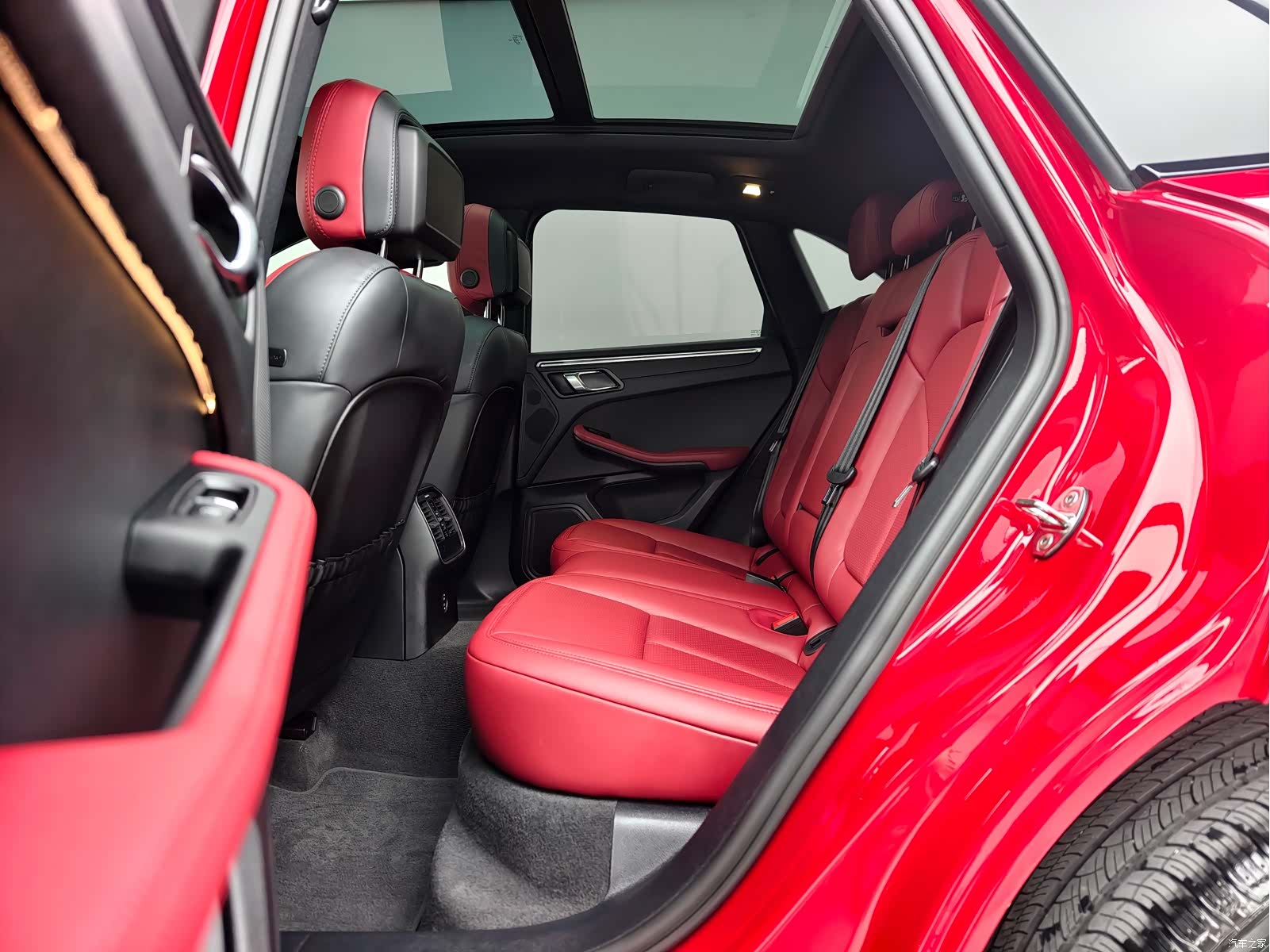 Porsche Macan, 2024 11