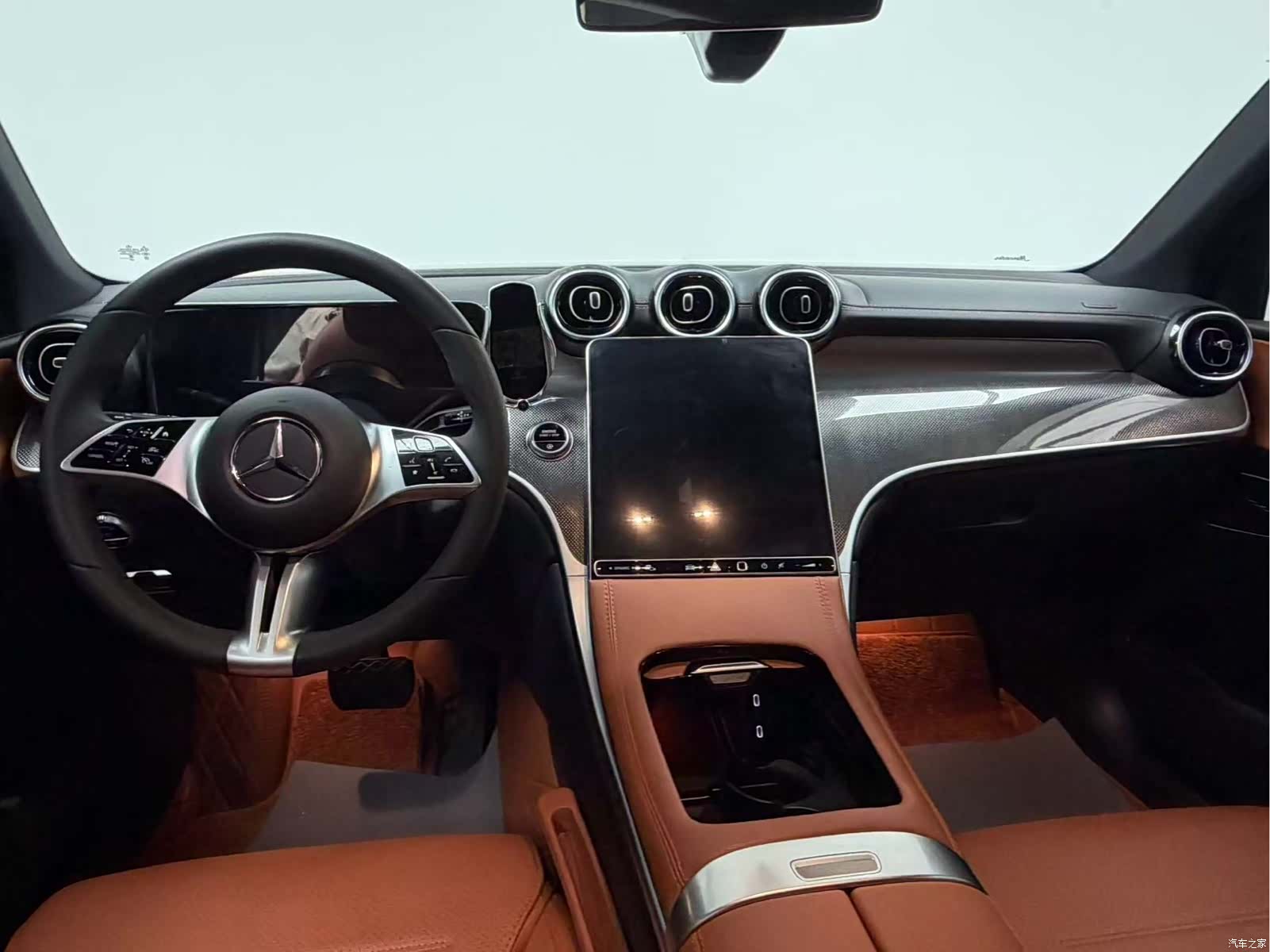 Mercedes-Benz GLC, 2024 11