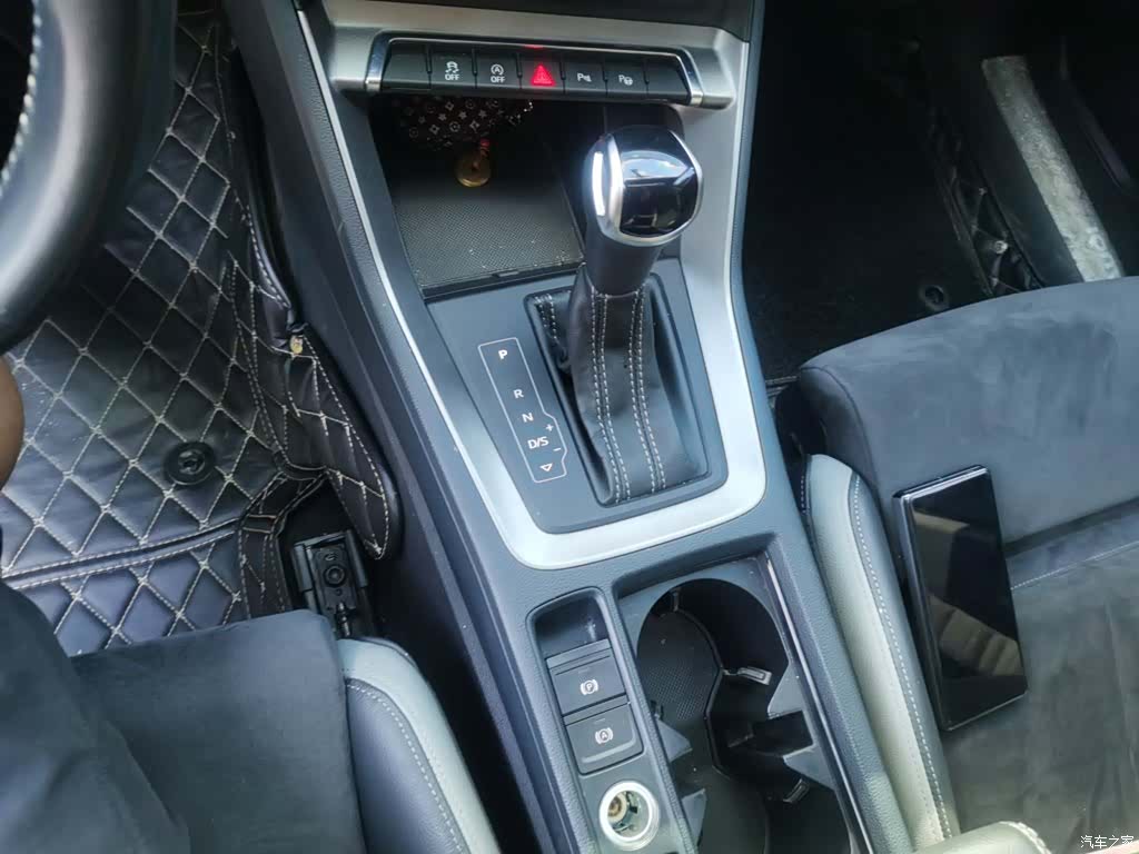 Audi Q3, 2022 10