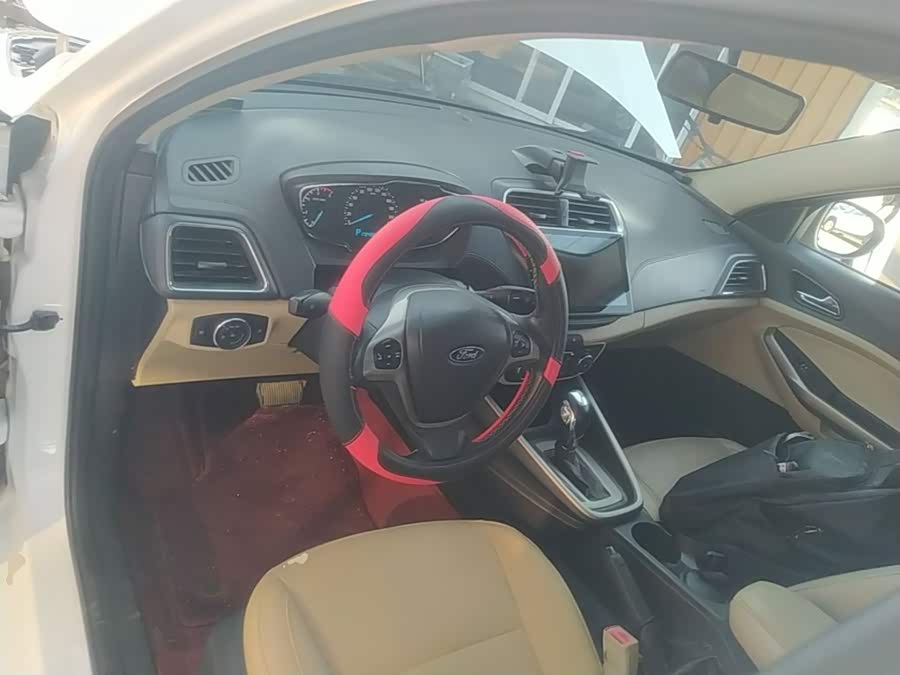 Ford Focus 2015, фото 9