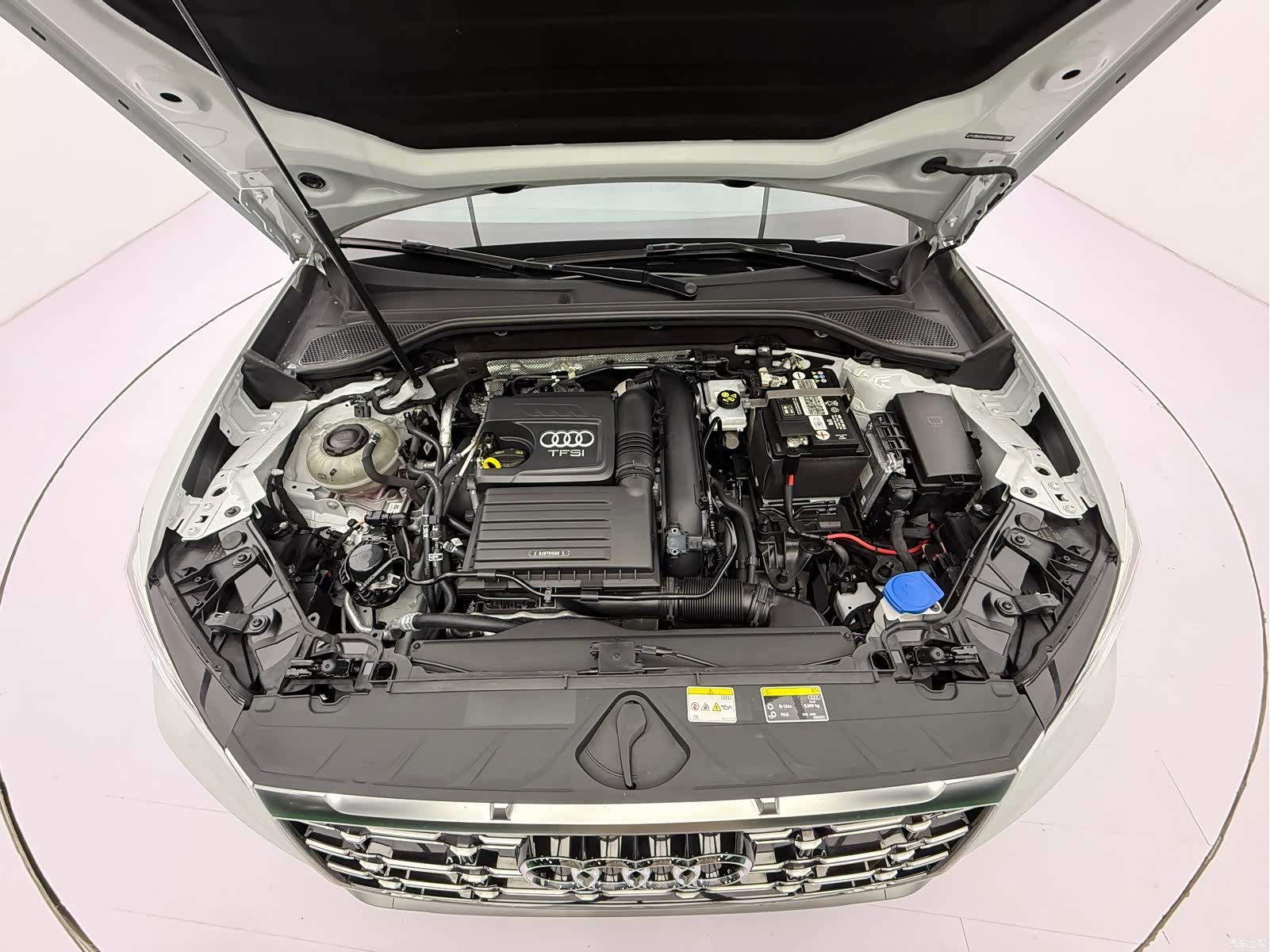 Audi Q2L, 2023 8