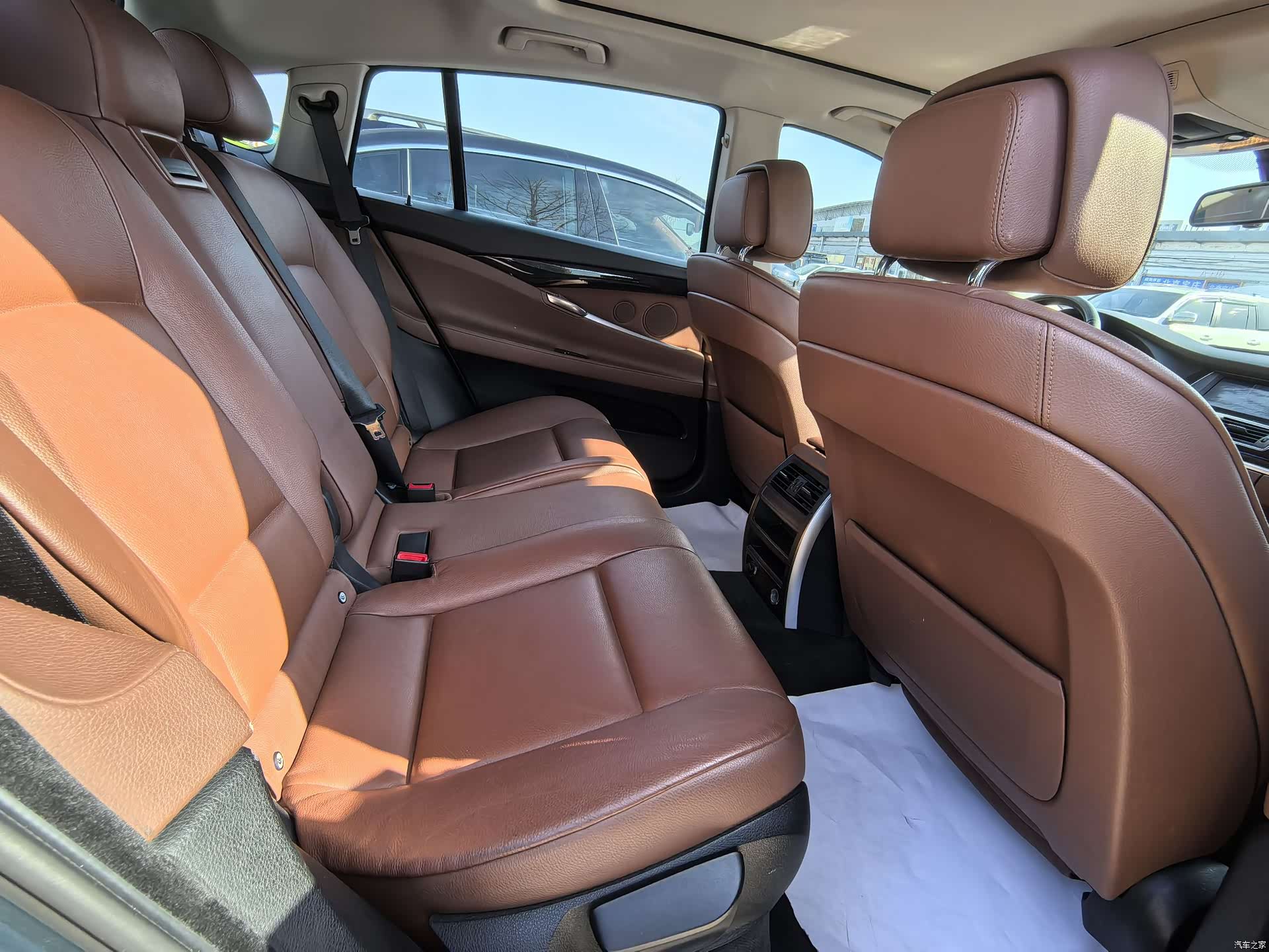 BMW 5 Series, 2011 10