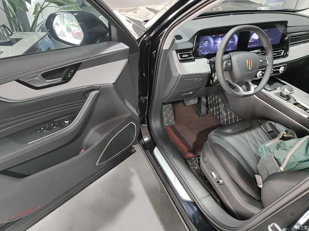Hongqi HS5, 2025 16