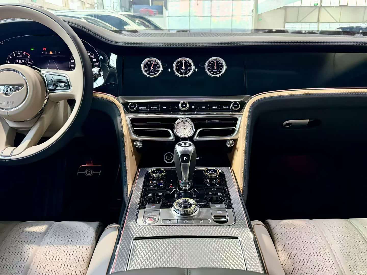 Bentley Flying Spur, 2025 4