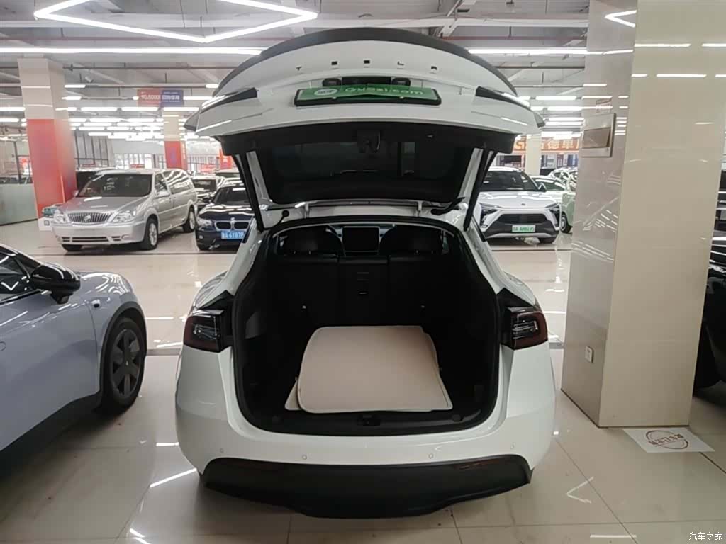 Tesla Model Y, 2022 19