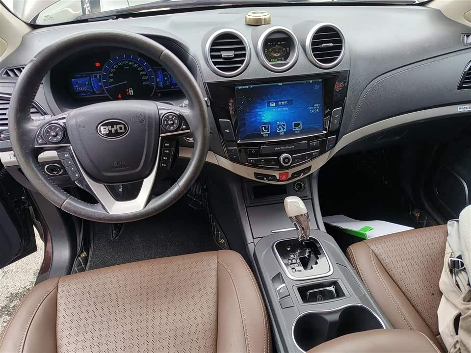 BYD S7
