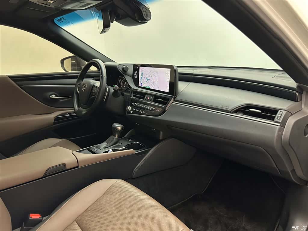 Lexus ES, 2024 11